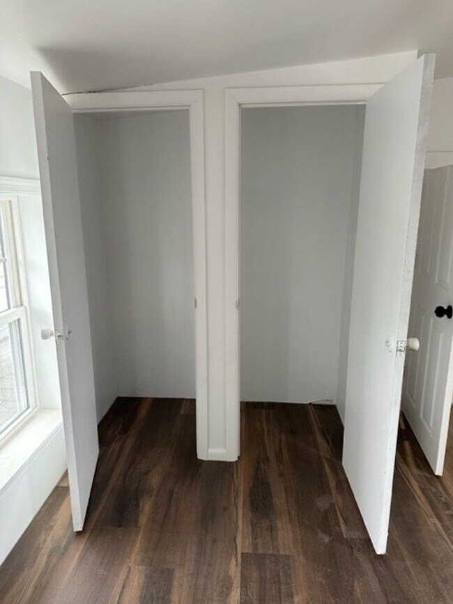 Building Photo - 129 E Market St