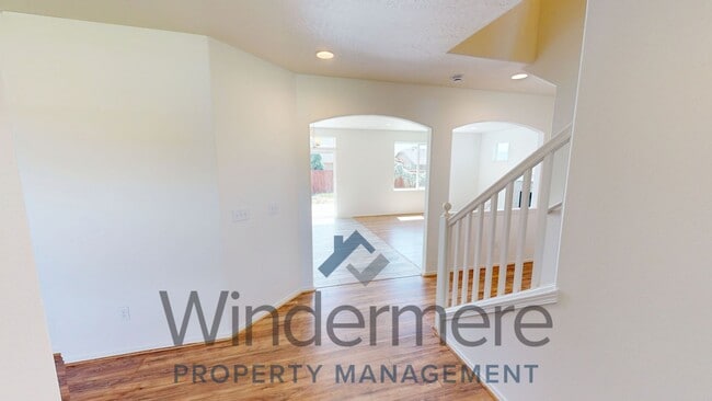 Building Photo - 229 Kokanee Ln