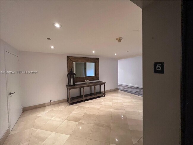 Building Photo - 575 Crandon Blvd