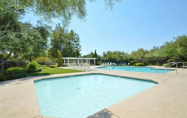 Building Photo - Single Story 3 Bed 2 Bath in Apple Hill!