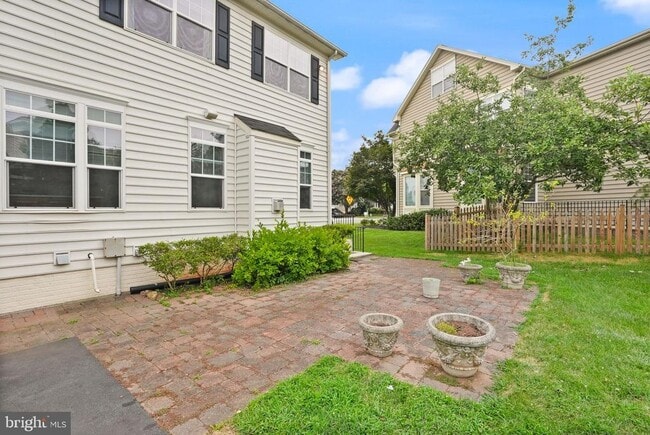Building Photo - 8857 Yellow Hammer Dr