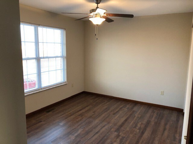 Building Photo - 2125 Suncrest