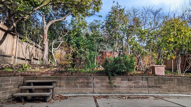 Building Photo - Spacious 4Bed/3Bath House Home in El Cerrito!