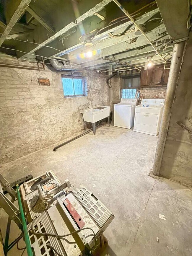 Building Photo - 3 Bedrooms 1 bath home for RENT!