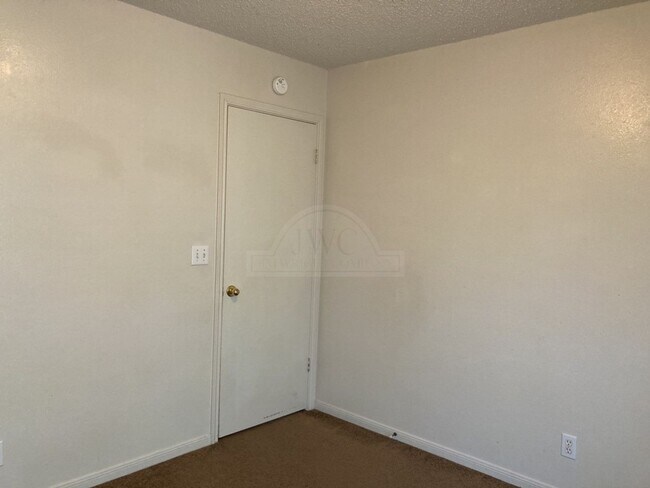 Building Photo - 2911 Bluebonnet Dr