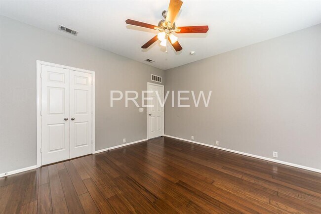 Building Photo - 2504 Prospect Hill Dr