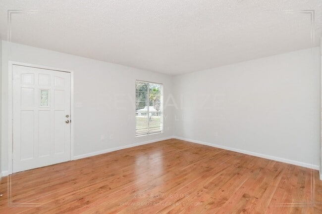 Building Photo - Newly Renovated 3 Bed 2 Bath Home in Theodore!