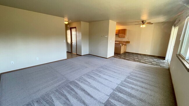 Building Photo - 725-727-727 Crystal Springs St NW