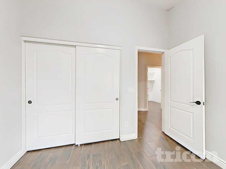 Building Photo - 4227 S 104th Ave