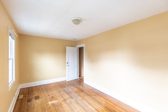 Building Photo - 4 Bedroom Single Family Cape