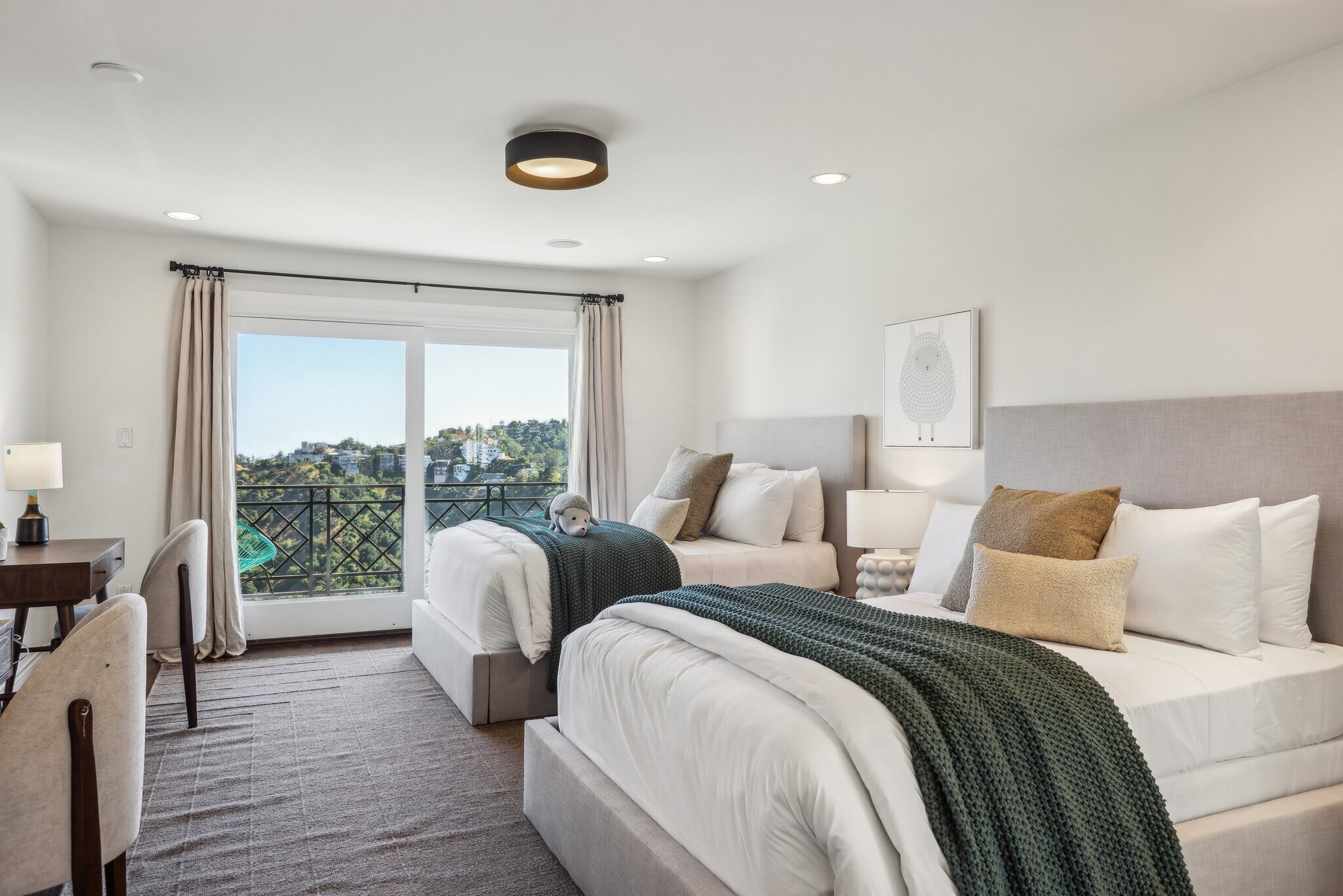 Building Photo - 2411 Mount Olympus Dr