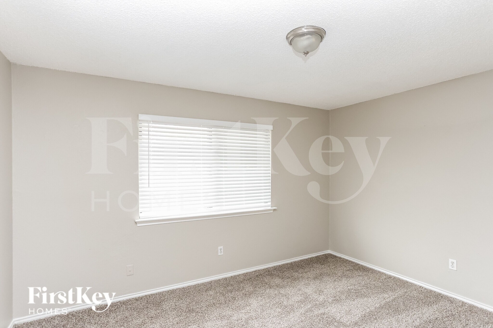 Building Photo - 231 Myrtle Dr