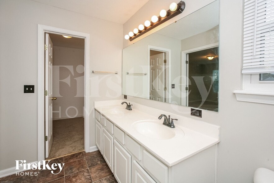 Building Photo - 2026 Coldwater Ct