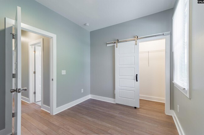 Building Photo - 306 Picadilly St