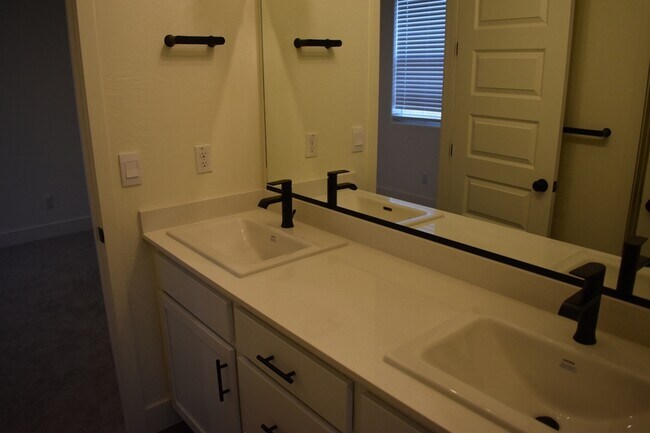 Building Photo - 399 Gallaway Ct