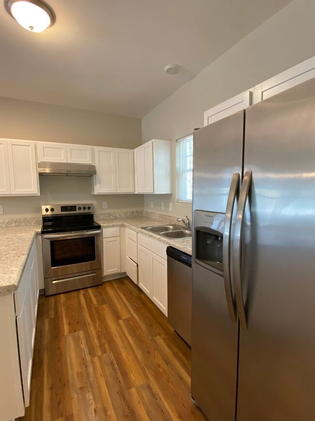 Building Photo - One level 3 bedroom 2 bath home