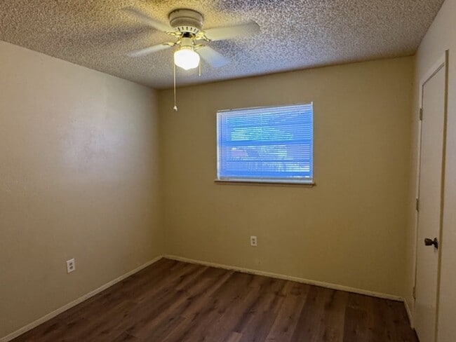 Building Photo - Spacious Newly Remodeled 3 Bed! Sandia Sch...