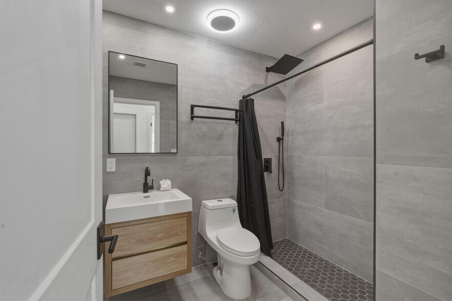 Building Photo - 461 SW 1st St