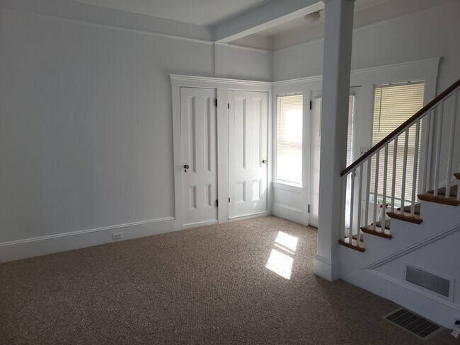 Building Photo - 21 Vine St