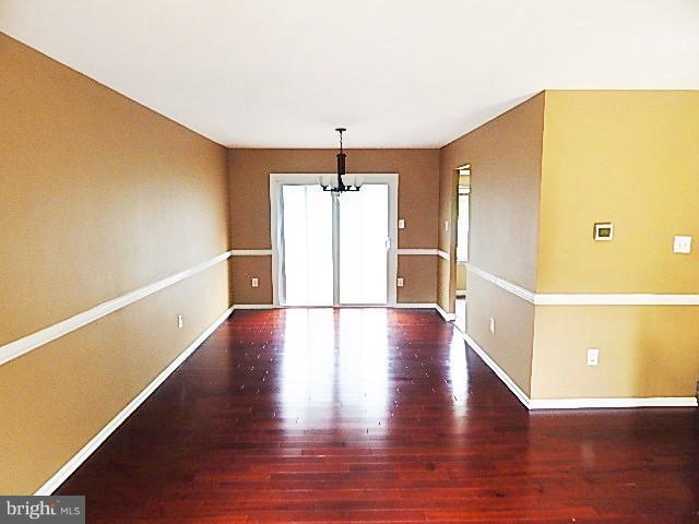 Livingroom/ Dinning area - 906 Wrigley Pl