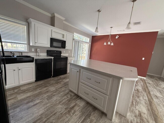 Building Photo - 640 Frank Griffin Ave