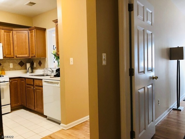 Building Photo - 400 North Ave