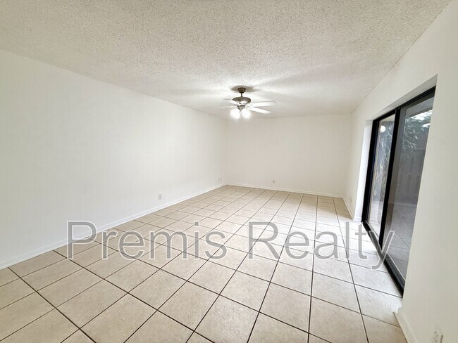 Building Photo - 2607 6th Ct