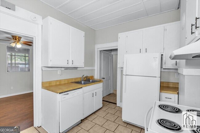 Building Photo - 1926 Howard Ave