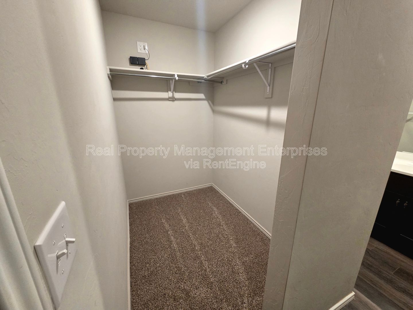 Building Photo - 9704 Saddle Dr