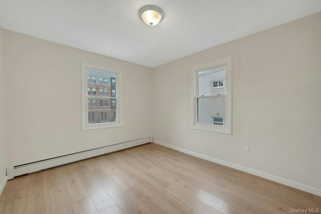 Building Photo - 25 S Washington St