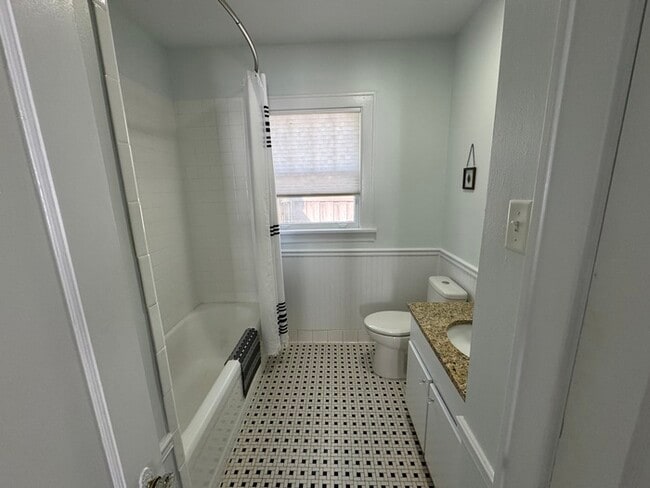 Building Photo - Very Nice 3 bedroom 2 bath home in The Hei...