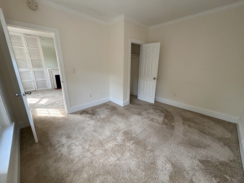 Building Photo - 1243 Beacon St