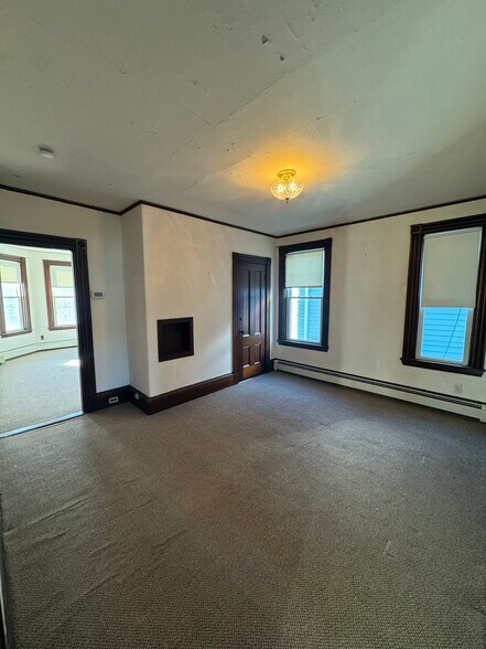 Primary Photo - 85 Chestnut St
