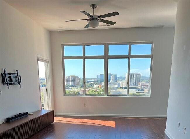 Building Photo - 54 Rainey St