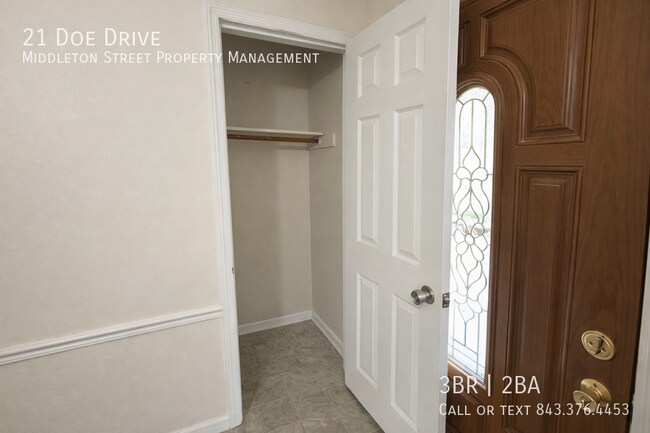 Building Photo - 21 Doe Dr