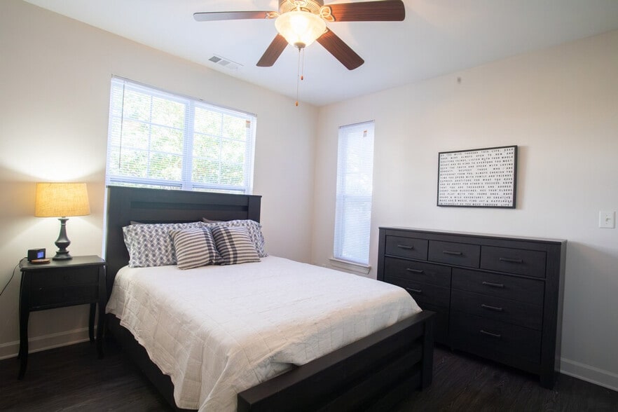 Building Photo - 8122 Hydon Dawn Ln