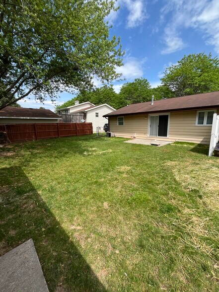 Building Photo - 517 Kelly Jo Dr