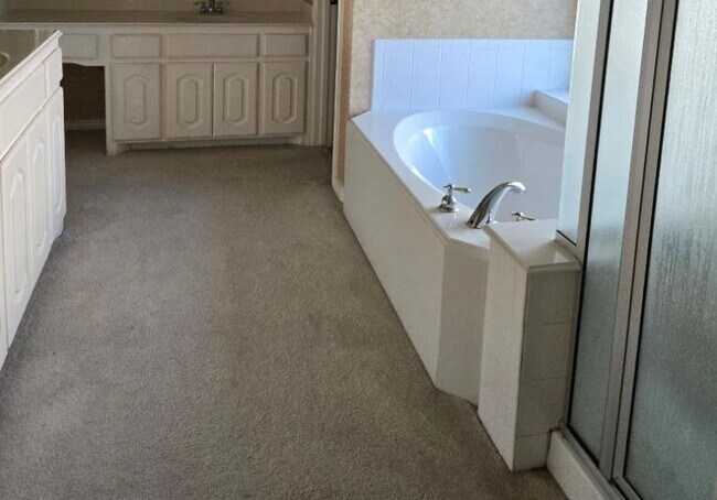 Building Photo - 5719 Candlecreek Dr