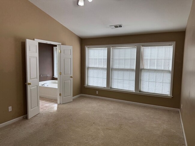 Building Photo - 3BR Townhome in Brentwood