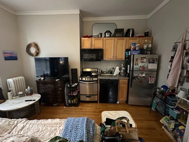 Building Photo - 2525 N Clark St