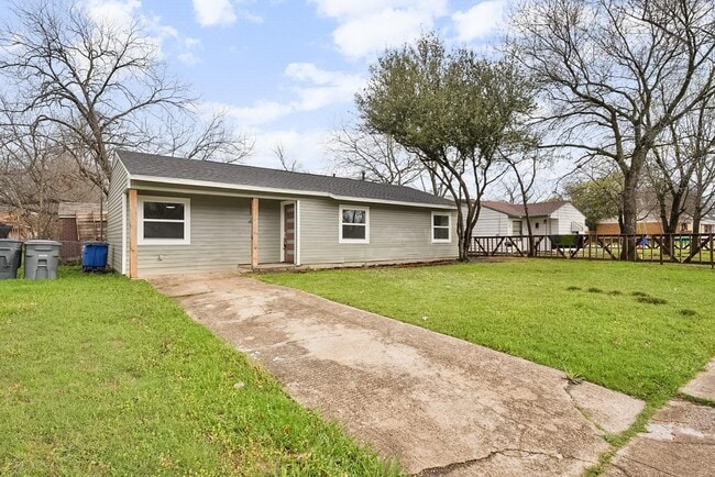 Building Photo - 2655 Larry Dr