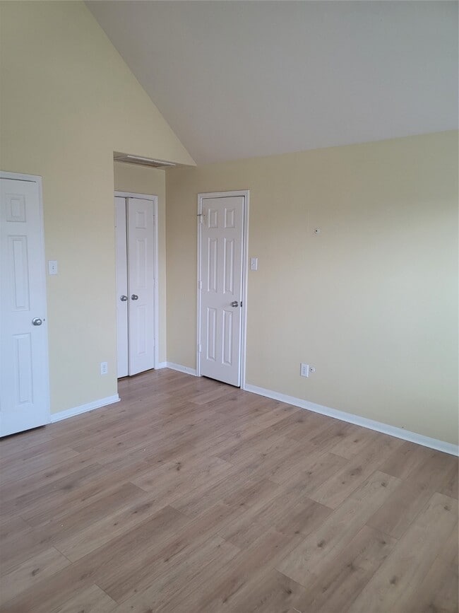 Building Photo - 14202 Silver Hollow Ln