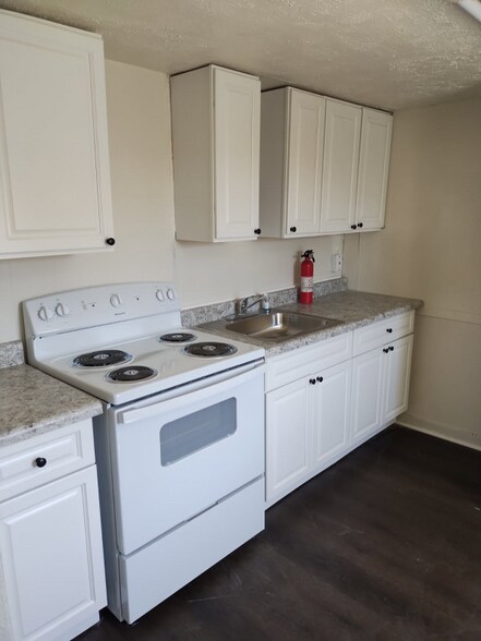 Building Photo - 406 N 4th St