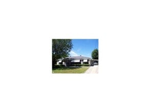 Building Photo - 808 Myra Dr