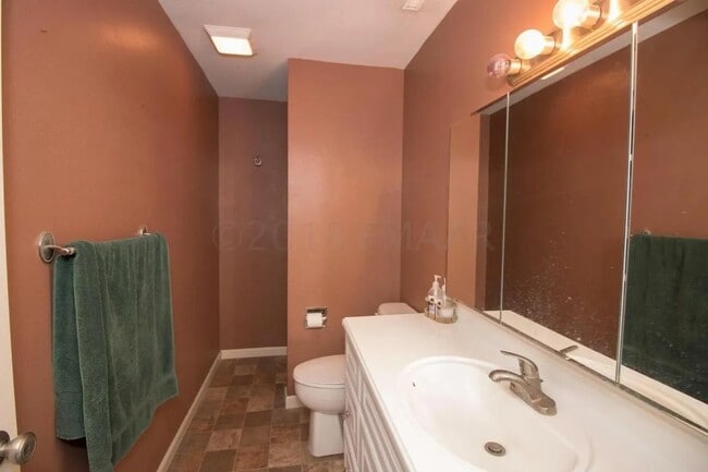 Building Photo - 2802-9 1/2 9 1/2 St N