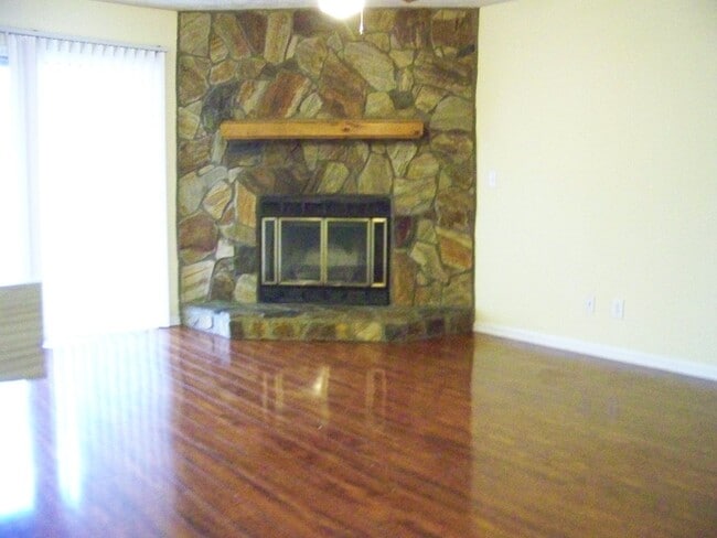 Building Photo - STEWARTS CREEK