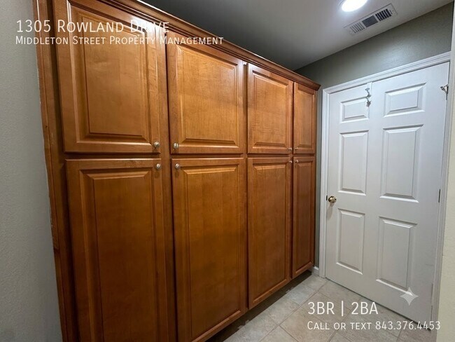 Building Photo - 1305 Rowland Dr