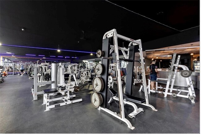 Building Photo - 1000 West Ave