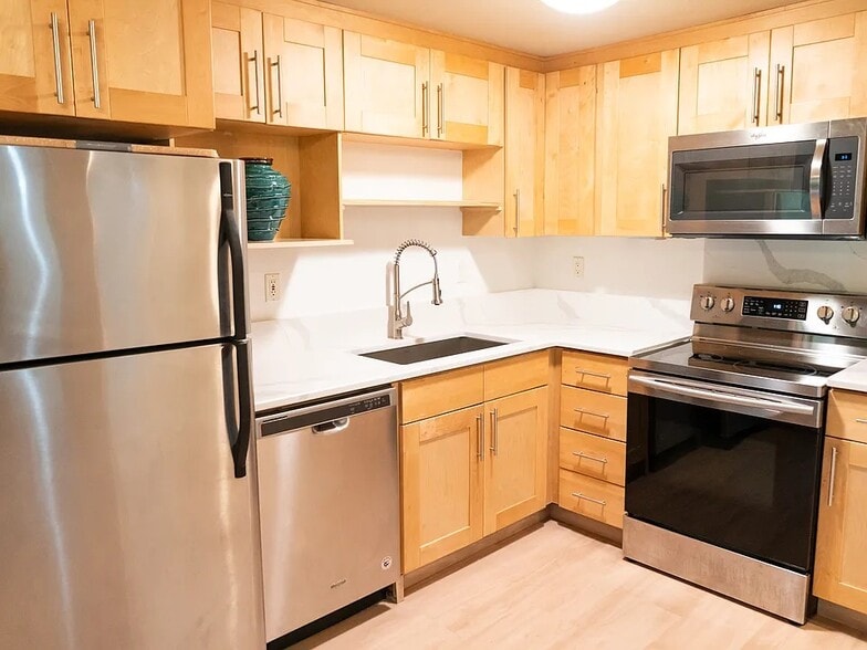 Kitchen - 7929 SW 40th Ave