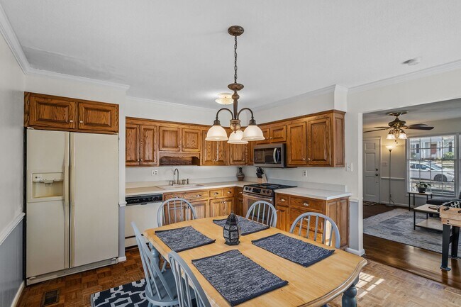 Building Photo - Charming 3 Bed, 2 Bath on Ward Street, Close to Universities